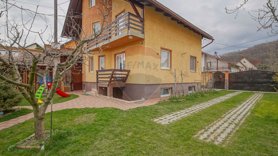 Vilă cu 6 camere de vânzare în zona Primaverii, Râșnov - Comision 0