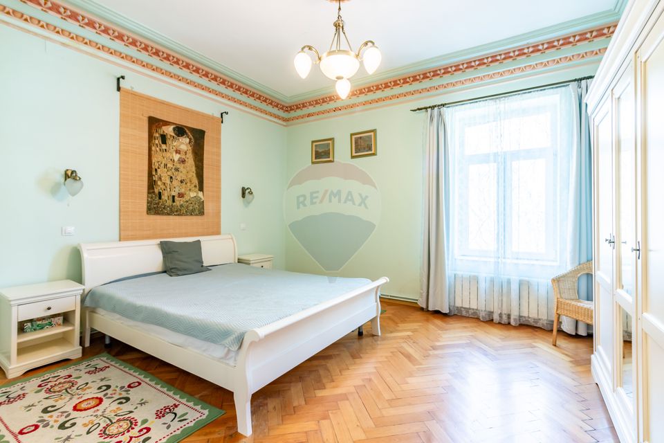 3-room apartment and open-space attic Amzei | English