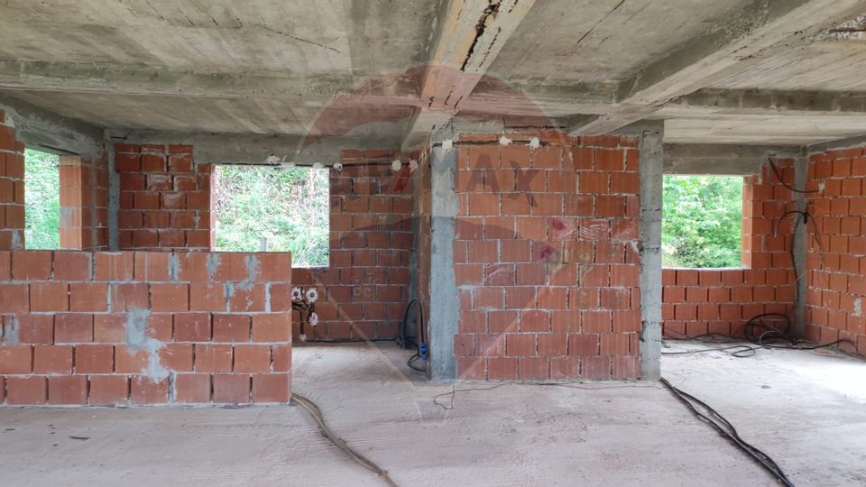 Casă de vacanta cu 6 camere de vanzare Suncuius