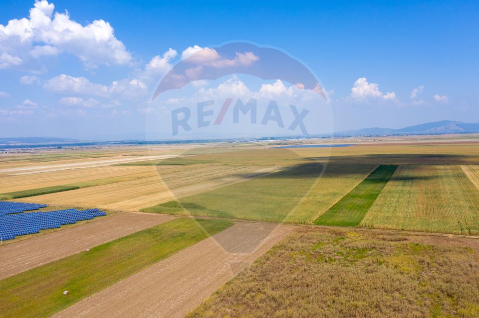 Teren Hărman pretabil dezvoltare industrială, 24980 mp