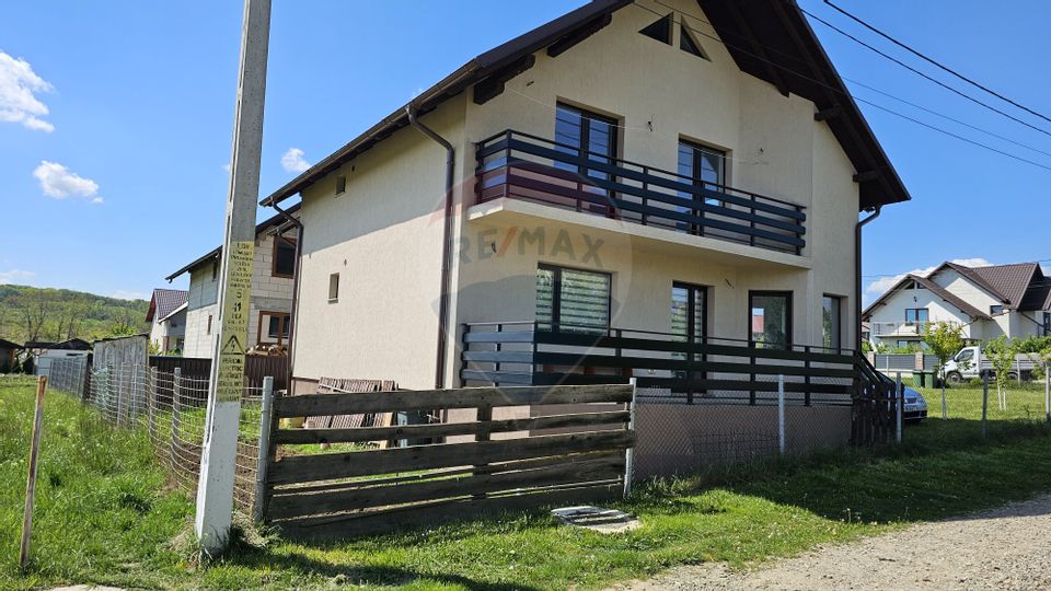 Casă / Vilă cu 5 camere de vanzare in Mihoveni Suceava