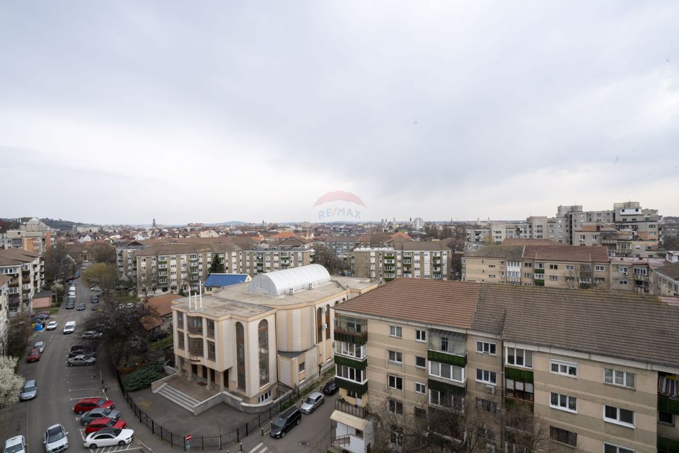 De vânzare apartament cu 4 camere, Bulevardul Decebal