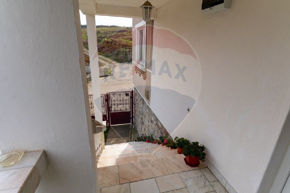 8 room House / Villa for sale