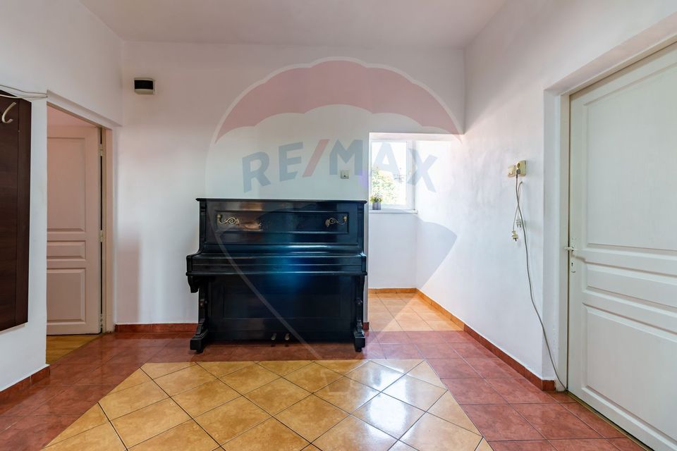 House / Villa with 7 rooms for sale in Giulesti area