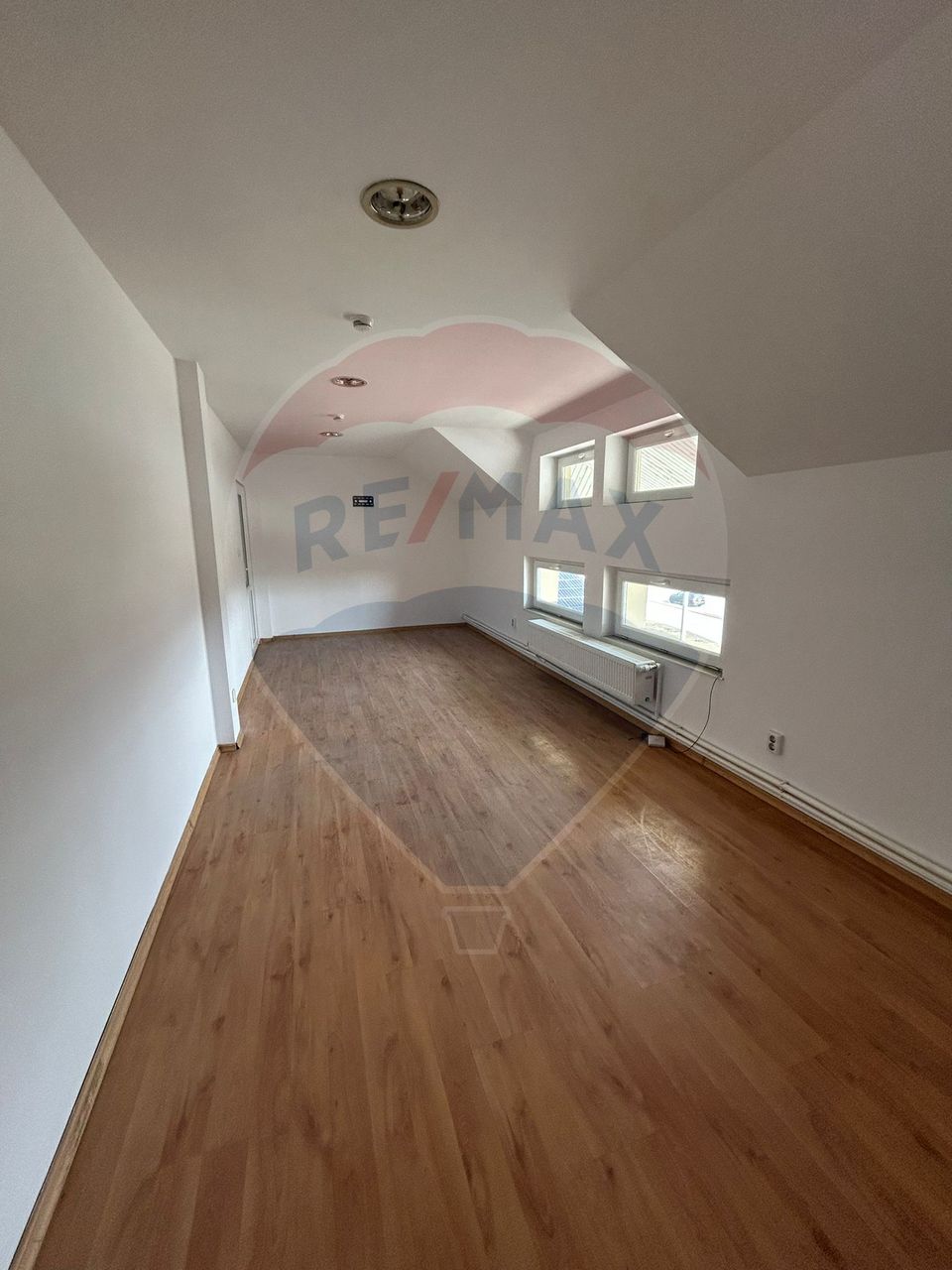 Spațiu comercial de 42.7mp de închiriat în zona Burdujeni