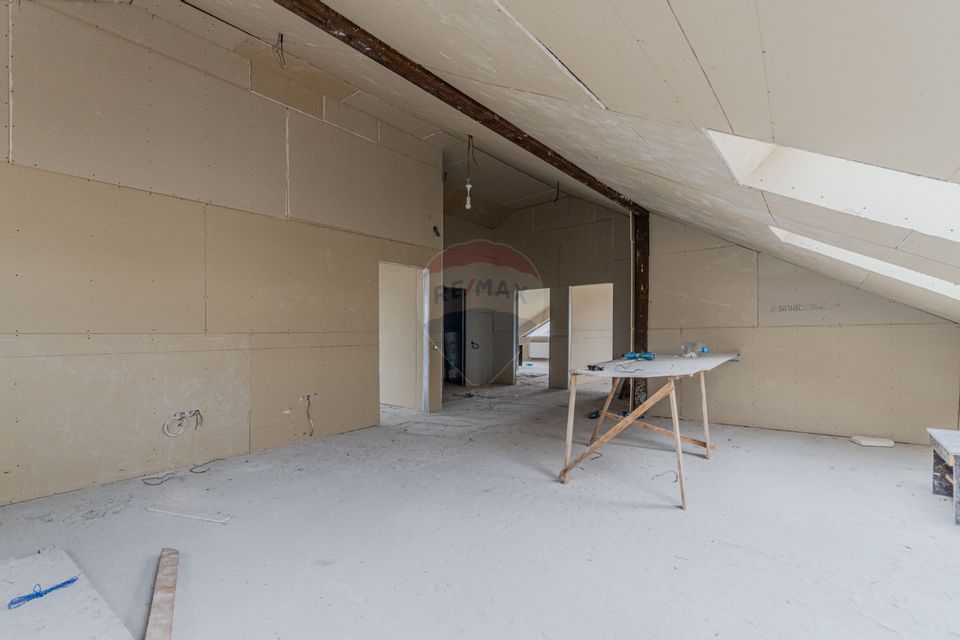 Cladire de 902 mp utili de vânzare, zona Grivitei - DN 13, COMISION 0