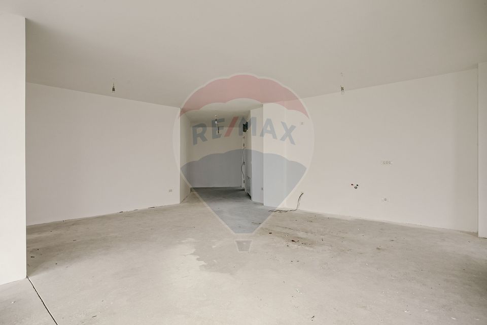 Apartament 3 camere 148 mp de vânzare cu loc parcare în zona Subcetate