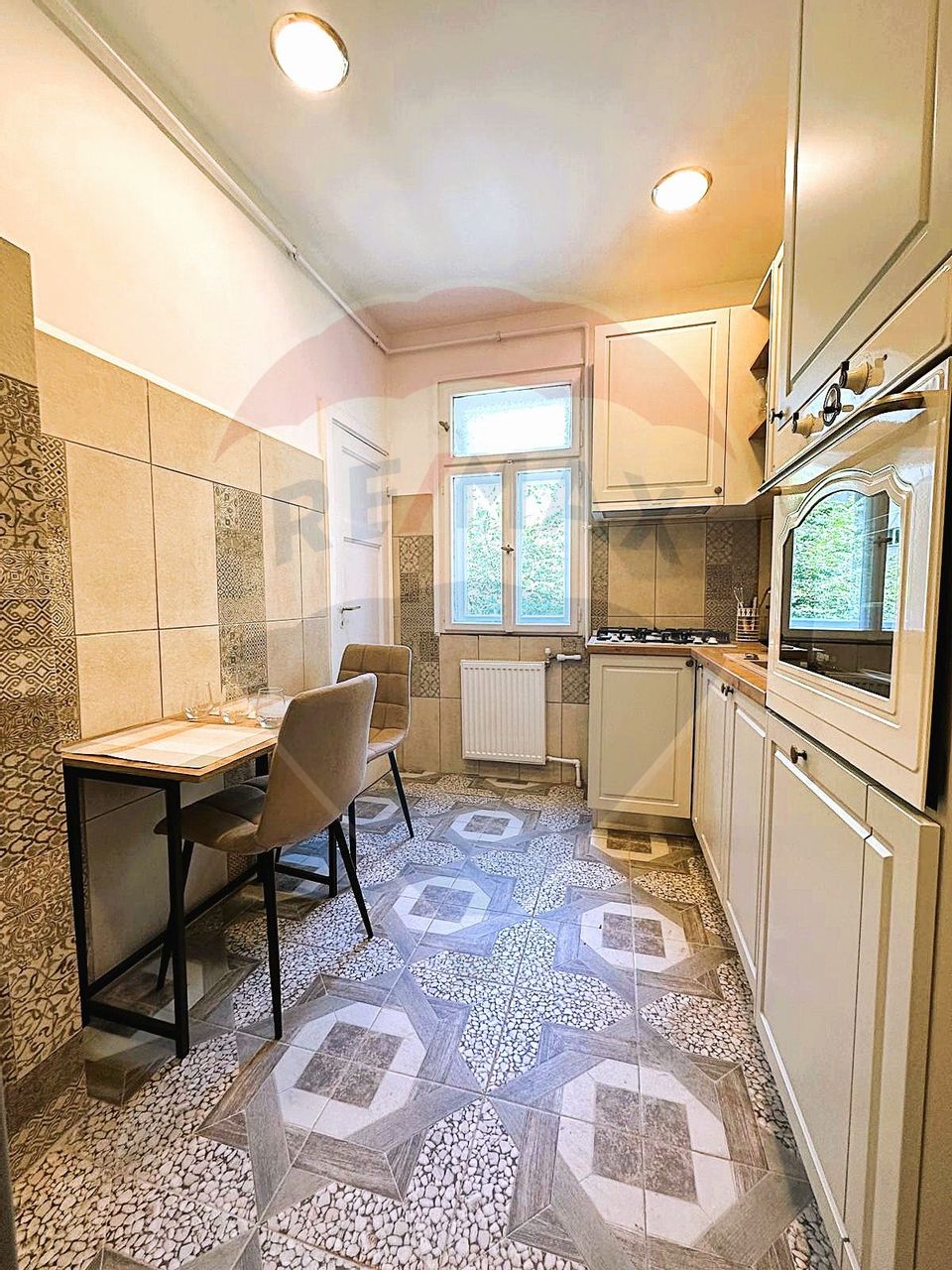 5 room Apartment for rent, Universitate area