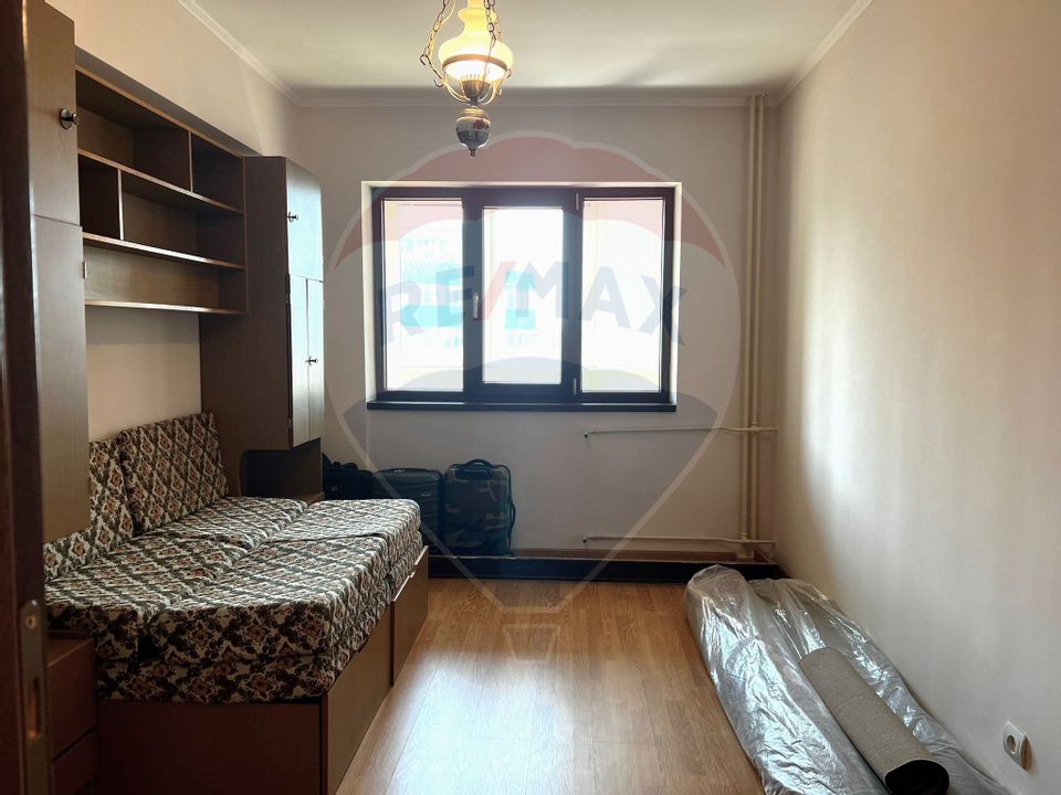 Apartament cu 3 camere de vânzare în zona Piața Victoriei