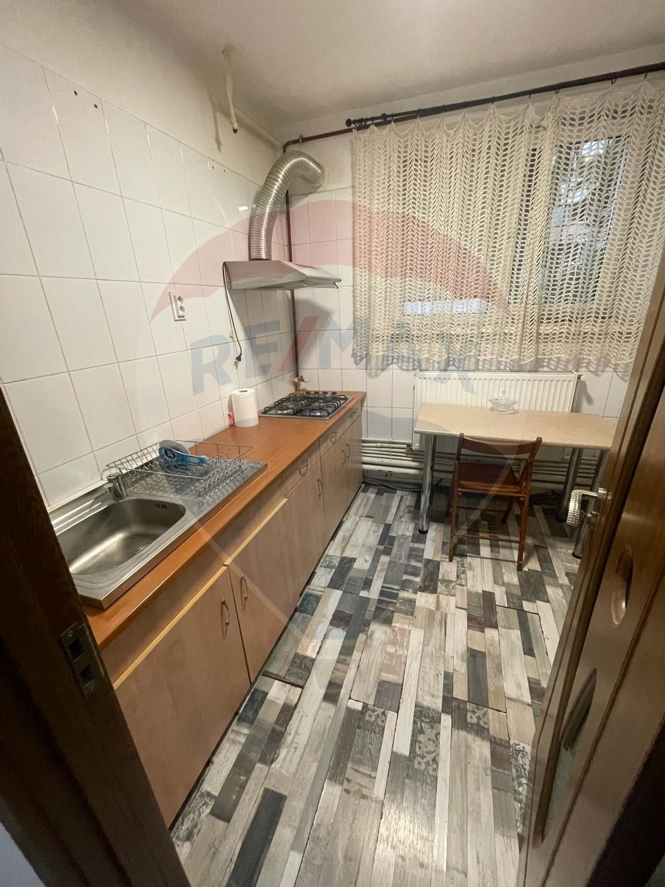 Apartament cu 3 camere de vânzare în zona Rovine