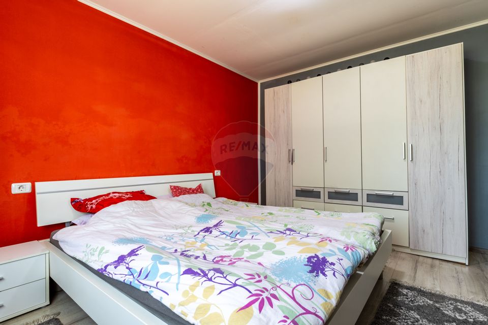 Proprietate versatilă cu casă, două hale și teren generos