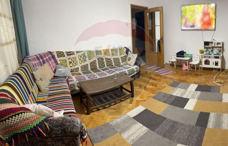 Apartament cu 3 camere decomandate, dublă orientare + Garaj