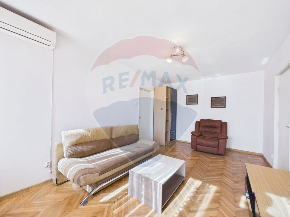 Apartament cu 2 camere de vanzare în zona Pajura