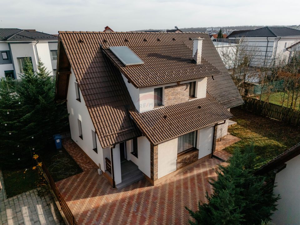 Închiriere casă/ vilă - 120 mp utili+ teren 249 mp– Pitești