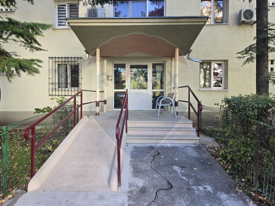 DE VANZARE Apartament cu 3 camere în zona Titan