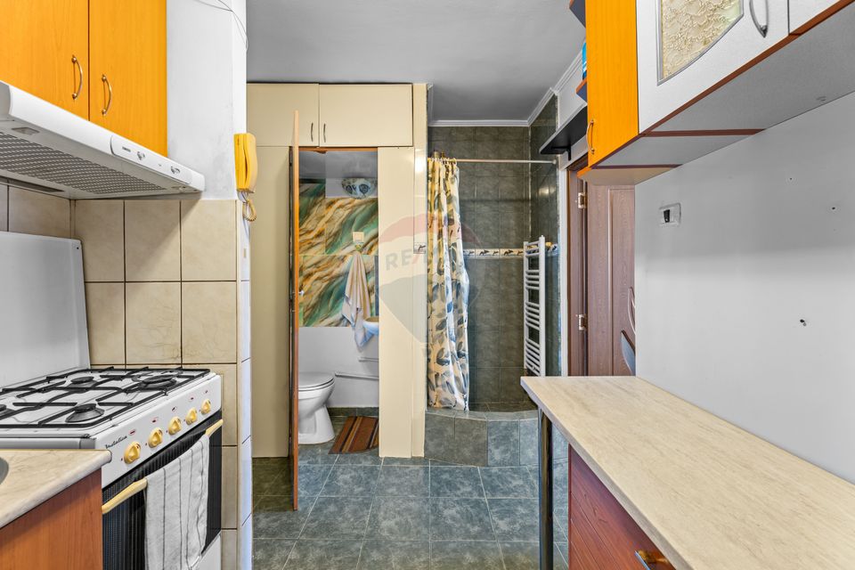 Garsoniera de vânzare zona UTA, etaj 2