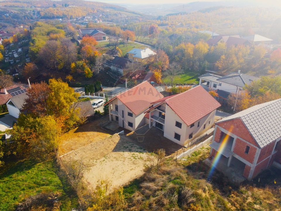 Casă / Vilă cu 4 camere de vânzare