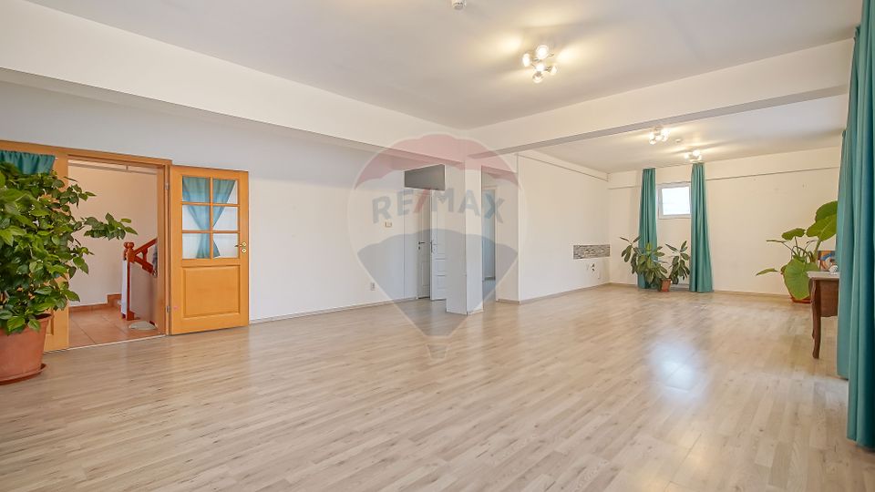 400sq.m Office Space for rent, Central area