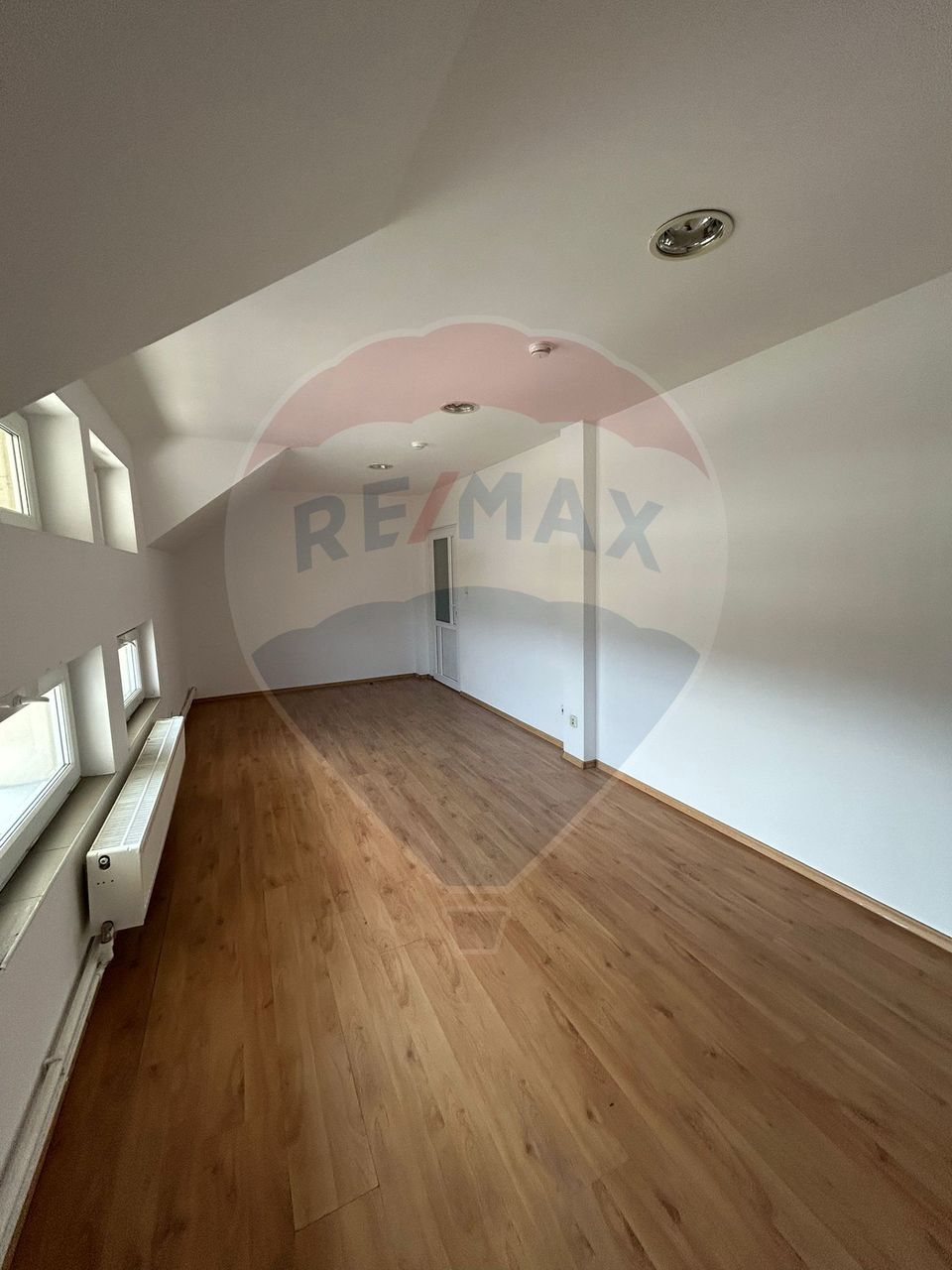 Spațiu comercial de 42.7mp de închiriat în zona Burdujeni