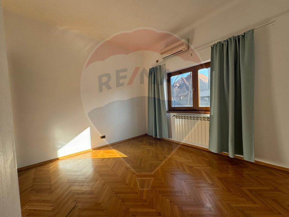 Apartament cu 4 camere de închiriat în zona Casin