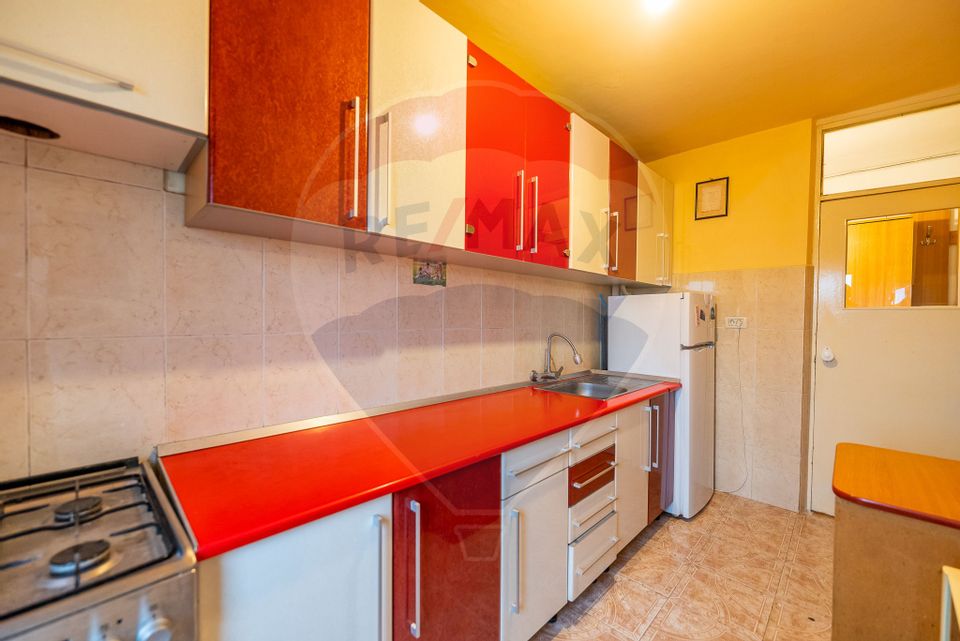 Apartament cu 3 camere de vânzare în zona Alfa