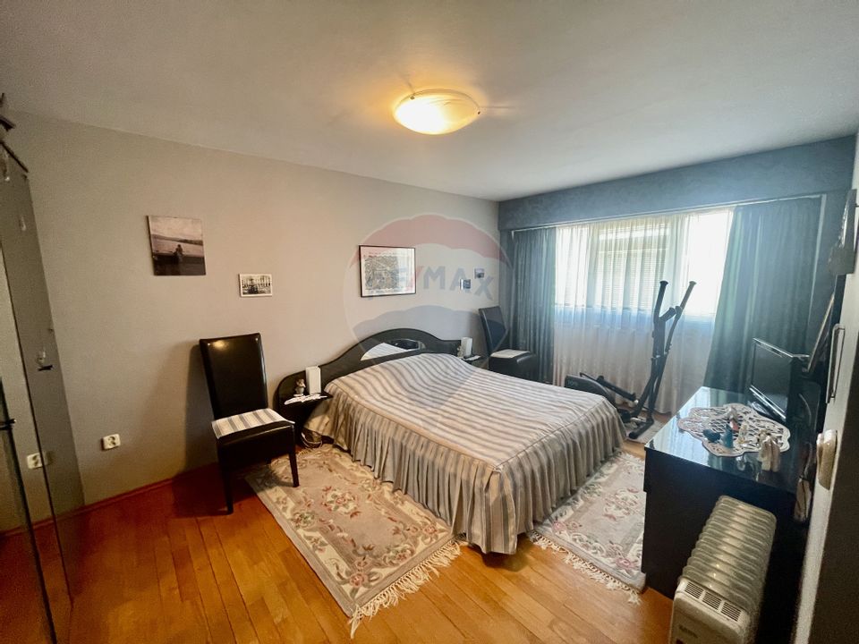 4 room Apartment for sale, Est area