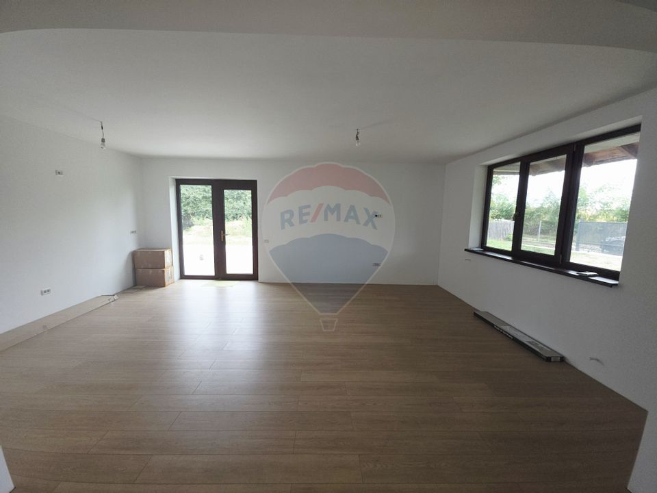 4 room House / Villa for sale