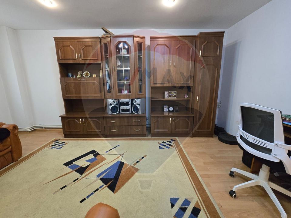 Apartament cu 3 camere de vânzare în zona Central
