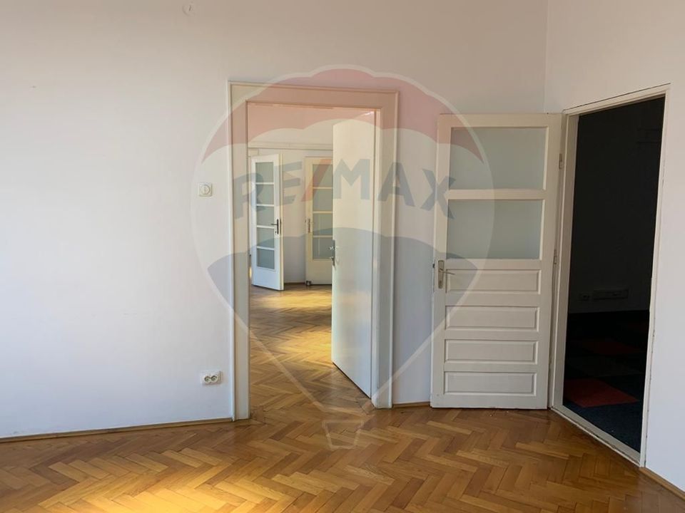 210sq.m Office Space for rent, Ultracentral area