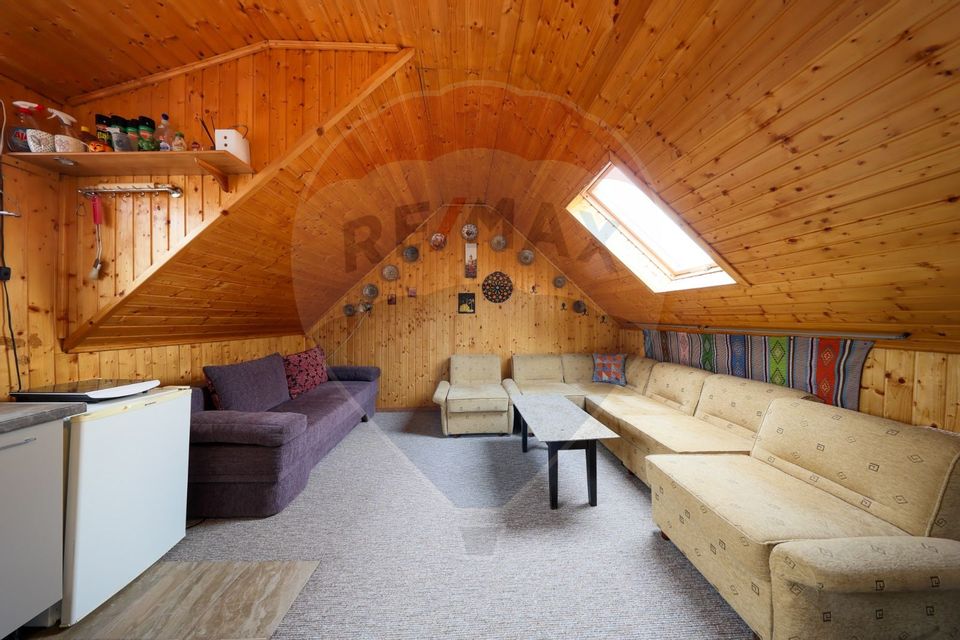 Casă cu 3 camere de vânzare în zona Schei