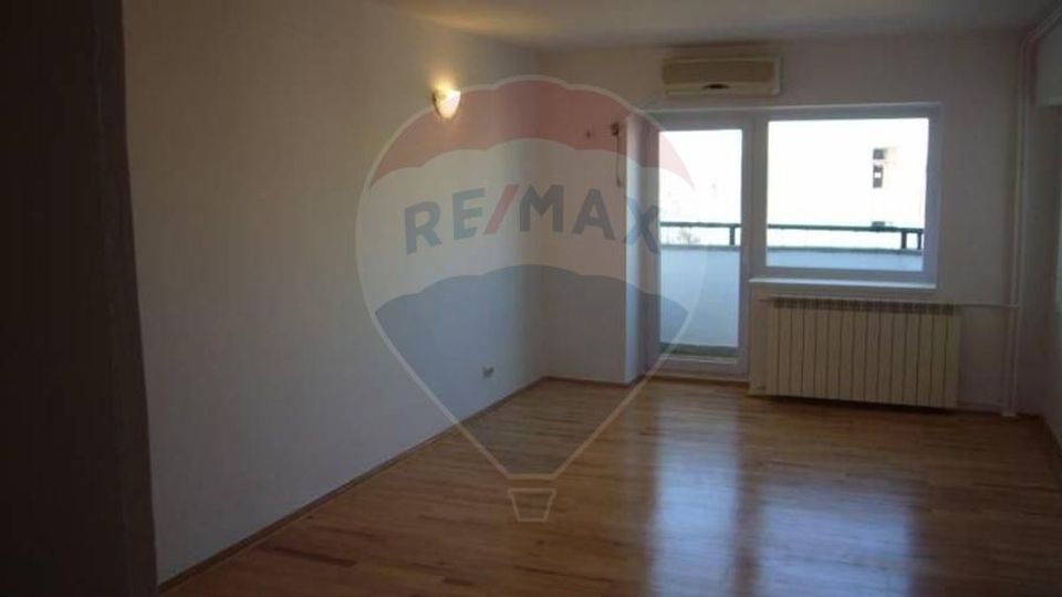 INCHIRIERE/Apartament spațios cu 4 camere – Bd. Unirii nr. 76