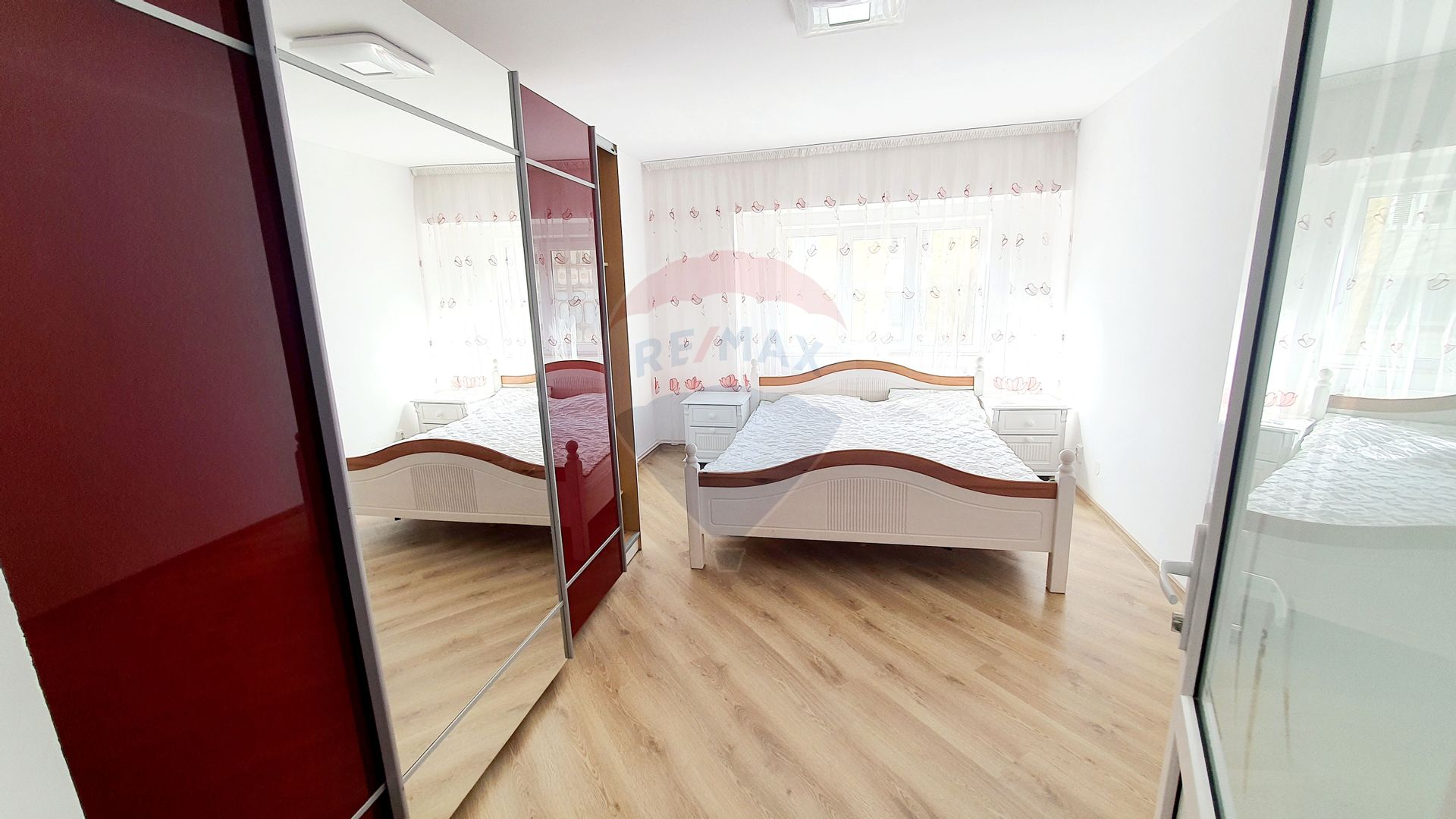 Apartament 3 camere inchiriere in bloc de apartamente Piatra-Neamt, Central