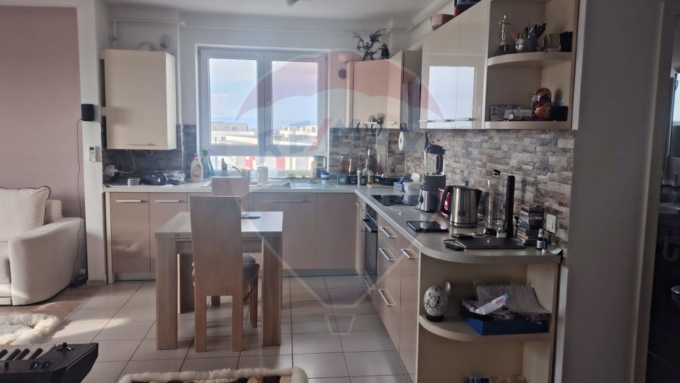 Apartament cu 3 camere de vânzare în Avangarden 3