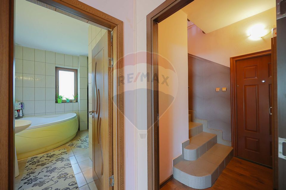 Casă de vânzare cu 1800 mp teren, Paleu