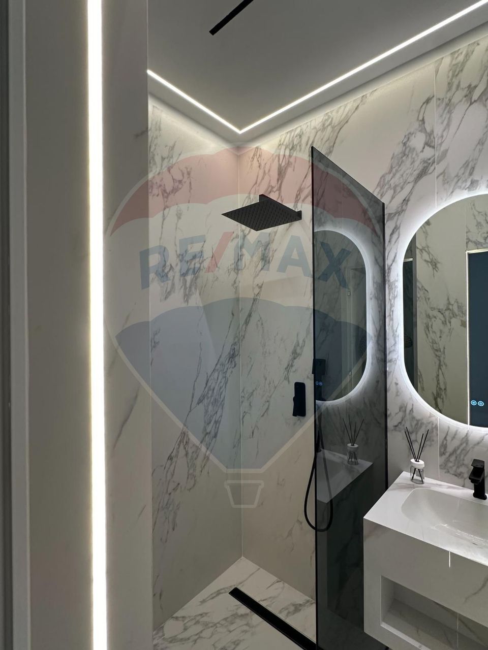 Vila moderna de inchiriat cu 5 camere, prima inchiriere