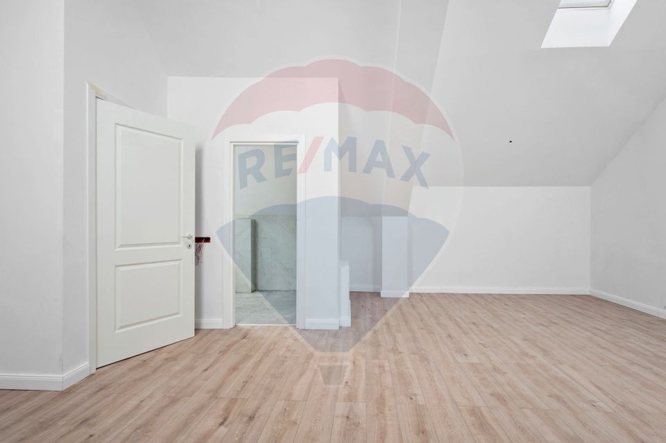 Townhouse 4 camere, piscină încălzită, pompă căldură, finisaje lux