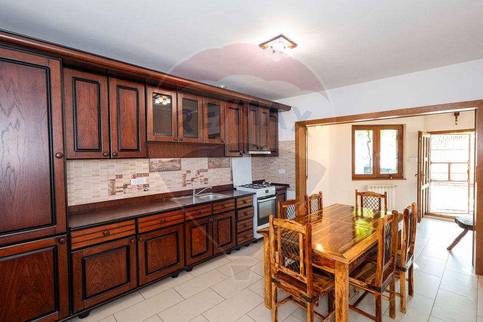 Casa 5 camere + spațiu comercial  zona centrala