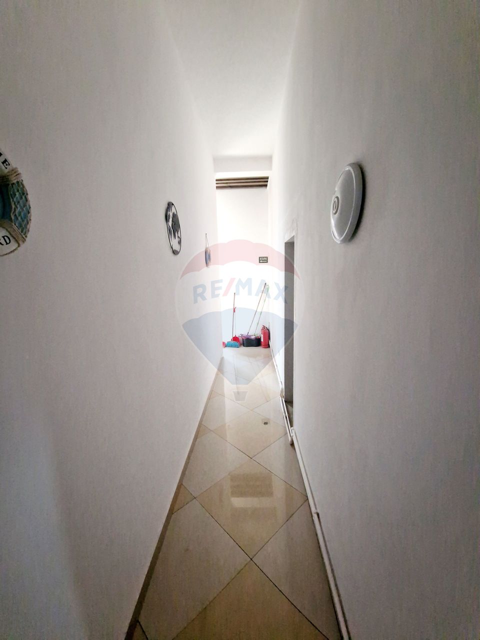 100sq.m Commercial Space for rent, 1 Mai area