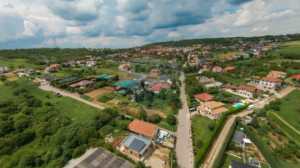 De Vânzare Teren Intravilan 1210 mp, dublu front, Strada Izvorului