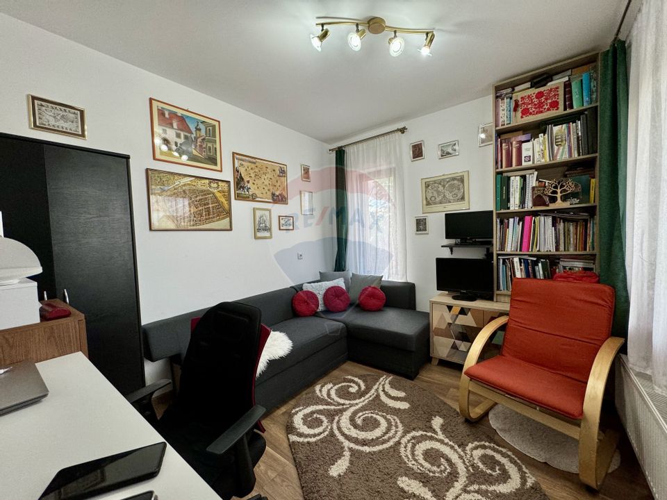 De vanzare duplex cu 5 camere, Zona Vivo