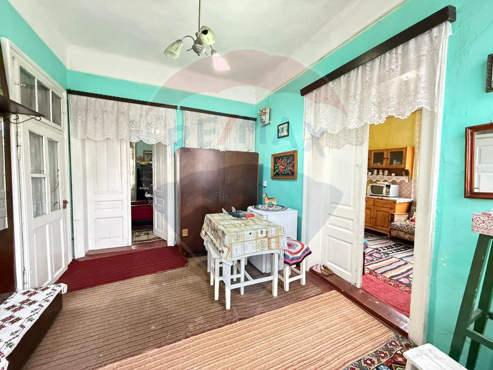 Casă de vânzare în GURA HUMORULUI zona Ariniș 250 mp teren