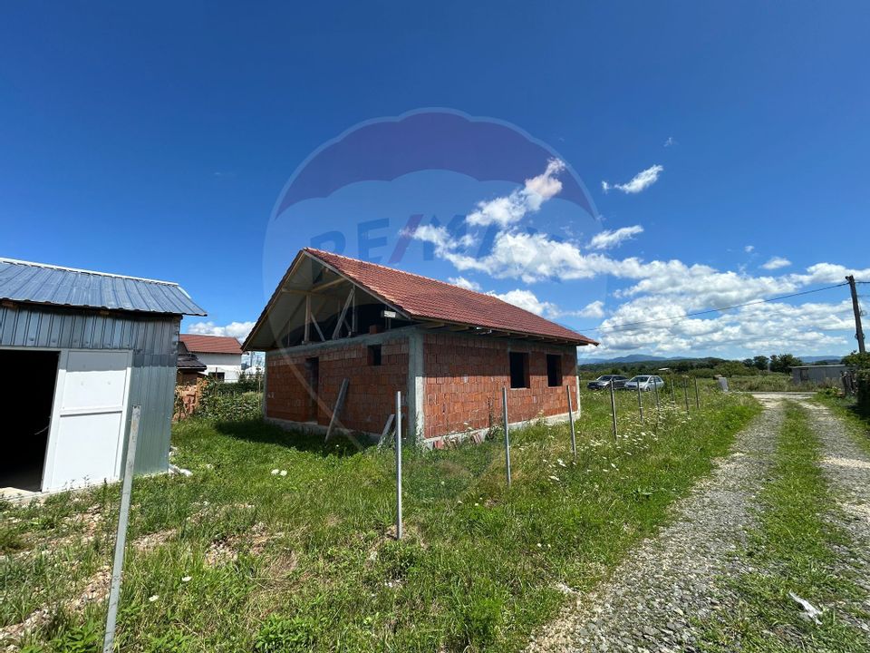 Casa 90m2 cu hala 120 m2 si 8 ari de teren de vanzare in CATALINA