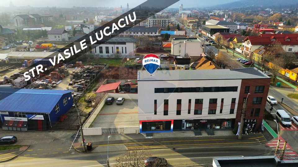 DE INCHIRIAT: Spatiu comercial modern cu parcare