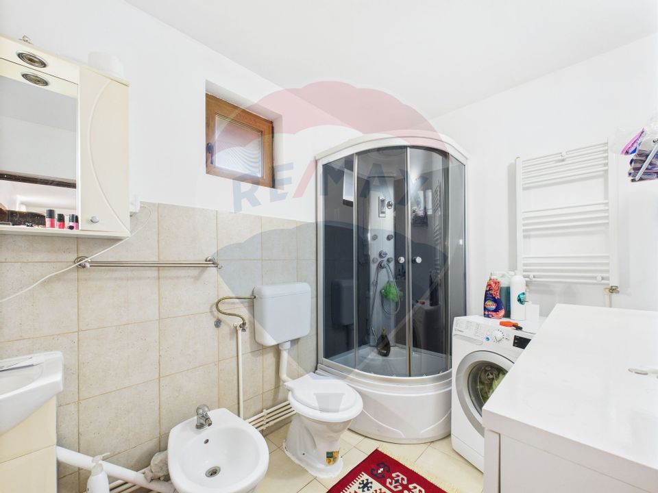 Hala, teren 5000 mp si casa in Potlogi- 38 km pana in Bucuresti