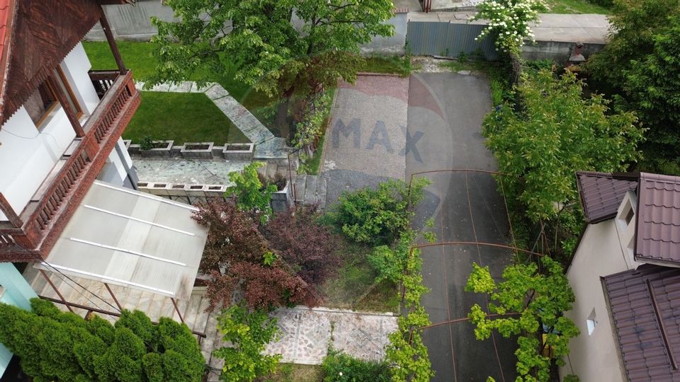 Imobil multifunctional cu parcare privata – de inchiriat