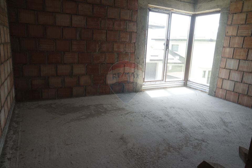 CASA CUPLATĂ DE VÂNZARE la rosu sau la semifinisat în Tăuții Măgherăuș