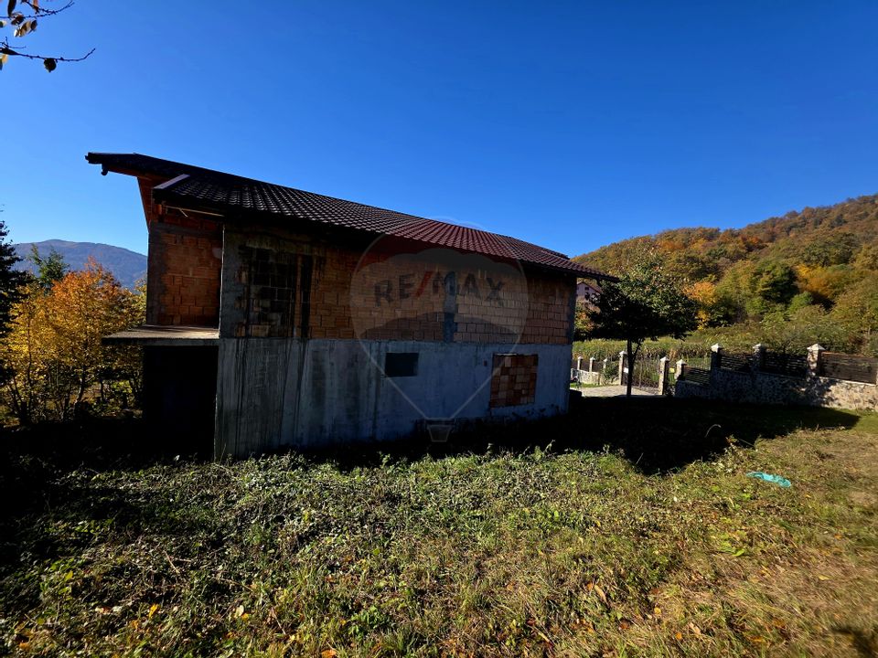 Casă / Vilă cu 5 camere de vânzare