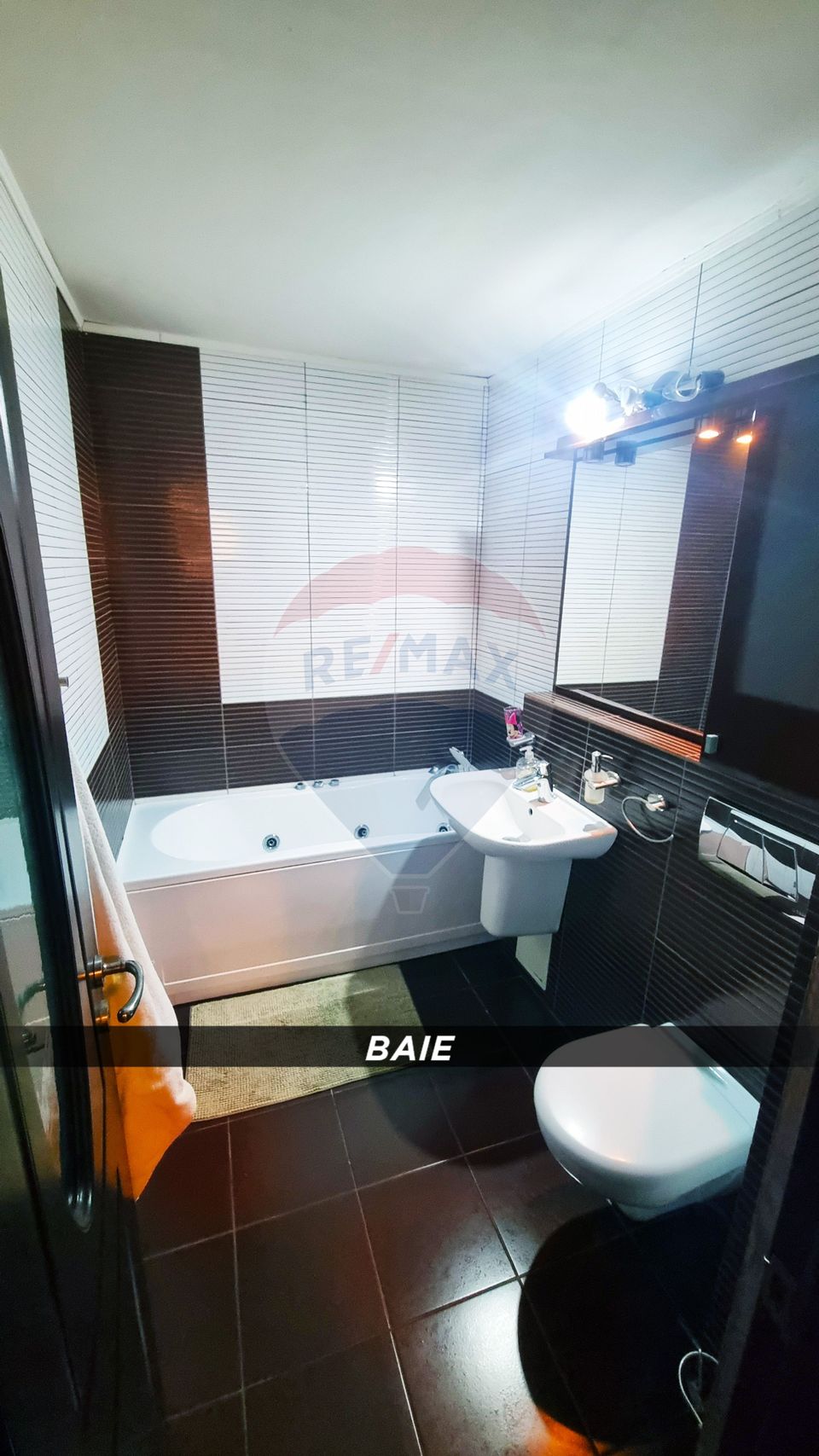 Strada Moldovei, Apartament cu 3 camere plus boxa de vanzare