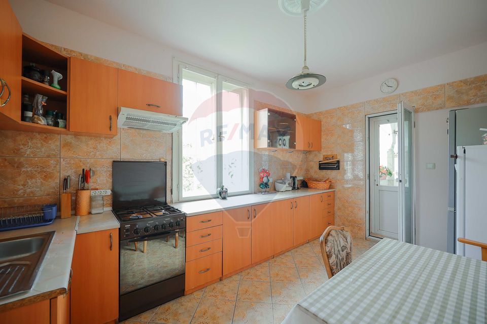 Casă cu 4 camere de închiriat în zona Ultracentrală