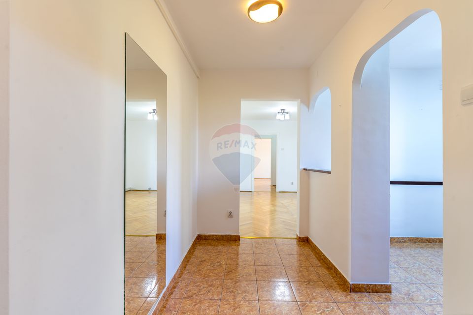 Apartament cu 2 camere de vânzare, str. Brâncuși, 56 mp, boxă